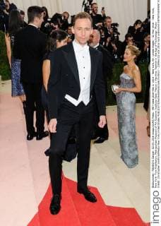 MET Gala 2016 May 2, 2016 - New York, NY, United States - 02 May 2016 - New York, New York- Tom Hiddleston. Metropolitan Museum of Art Costume Institute Gala: Manus x Machina: Fashion in the Age of Technology. Photo Credit: Christopher Smith AdMedia New York United States - ZUMAa123