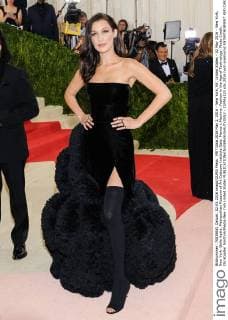 MET Gala 2016 May 2, 2016 - New York, NY, United States - 02 May 2016 - New York, New York- Bella Hadid. Metropolitan Museum of Art Costume Institute Gala: Manus x Machina: Fashion in the Age of Technology. Photo Credit: Christopher Smith AdMedia New York United States - ZUMAa123