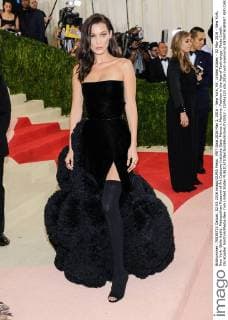 MET Gala 2016 May 2, 2016 - New York, NY, United States - 02 May 2016 - New York, New York- Bella Hadid. Metropolitan Museum of Art Costume Institute Gala: Manus x Machina: Fashion in the Age of Technology. Photo Credit: Christopher Smith AdMedia New York United States - ZUMAa123
