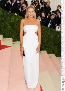 MET Gala 2016 May 2, 2016 - New York, NY, United States - 02 May 2016 - New York, New York- Margot Robbie. Metropolitan Museum of Art Costume Institute Gala: Manus x Machina: Fashion in the Age of Technology. Photo Credit: Christopher Smith AdMedia New York United States - ZUMAa123
