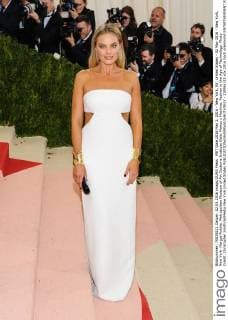 MET Gala 2016 May 2, 2016 - New York, NY, United States - 02 May 2016 - New York, New York- Margot Robbie. Metropolitan Museum of Art Costume Institute Gala: Manus x Machina: Fashion in the Age of Technology. Photo Credit: Christopher Smith AdMedia New York United States - ZUMAa123