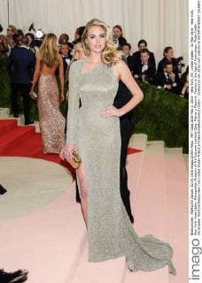 MET Gala 2016 May 2, 2016 - New York, NY, United States - 02 May 2016 - New York, New York- Kate Upton. Metropolitan Museum of Art Costume Institute Gala: Manus x Machina: Fashion in the Age of Technology. Photo Credit: Christopher Smith AdMedia New York United States - ZUMAa123