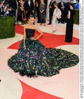 MET Gala 2016 May 2, 2016 - New York, NY, United States - 02 May 2016 - New York, New York- Zoe Saldana. Metropolitan Museum of Art Costume Institute Gala: Manus x Machina: Fashion in the Age of Technology. Photo Credit: Christopher Smith AdMedia New York United States - ZUMAa123