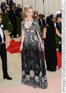 MET Gala 2016 May 2, 2016 - New York, NY, United States - 02 May 2016 - New York, New York- Nicole Kidman. Metropolitan Museum of Art Costume Institute Gala: Manus x Machina: Fashion in the Age of Technology. Photo Credit: Christopher Smith AdMedia New York United States - ZUMAa123