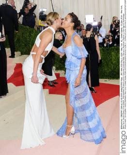 MET Gala 2016 May 2, 2016 - New York, NY, United States - 02 May 2016 - New York, New York- Karlie Kloss, Irina Shayk. Metropolitan Museum of Art Costume Institute Gala: Manus x Machina: Fashion in the Age of Technology. Photo Credit: Christopher Smith AdMedia New York United States - ZUMAa123