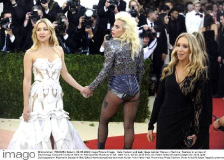 Kate Hudson und Lady Gaga bei der Manus x Machina: Fashion in an Age of Technology Costume Institute Gala im Metropolitan Museum of Art. New York, 02.05.2016 Foto:xD.xVanxTinex xFuturexImage