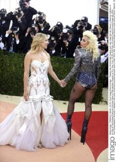 Themen der Woche Kate Hudson und Lady Gaga bei der Manus x Machina: Fashion in an Age of Technology Costume Institute Gala im Metropolitan Museum of Art. New York, 02.05.2016 Foto:xD.xVanxTinex xFuturexImage
