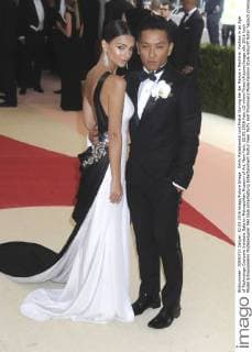 Emily Ratajkowski und Prabal Gurung bei der Manus x Machina: Fashion in an Age of Technology Costume Institute Gala im Metropolitan Museum of Art. New York, 02.05.2016 Foto:xD.xVanxTinex xFuturexImage