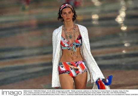 Model presents creations by the fashion house Chanel in Havana, Cuba, 03 May 2016. Chanel presents its first fashion show in Latin America. Fashion show of French fashion house Chanel !ACHTUNG: NUR REDAKTIONELLE NUTZUNG!  HAB101 20160504-635979334185027543