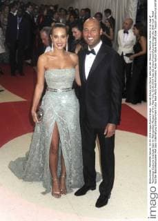 Hannah Davis und Derek Jeter bei der Manus x Machina: Fashion in an Age of Technology Costume Institute Gala im Metropolitan Museum of Art. New York, 02.05.2016 Foto:xD.xVanxTinex xFuturexImage