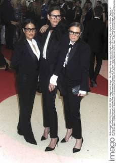 Jenni Konner, Jenna Lyons und Lena Dunham bei der Manus x Machina: Fashion in an Age of Technology Costume Institute Gala im Metropolitan Museum of Art. New York, 02.05.2016 Foto:xD.xVanxTinex xFuturexImage