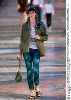 (160504) -- HAVANA, May 3, 2016 -- Models debut Karl Lagerfeld s Cruise line for Chanel at the Paseo del Prado street in Havana, Cuba, May 3, 2016. )(dh) CUBA-HAVANA-CHANEL CRUISE LiuxBin 