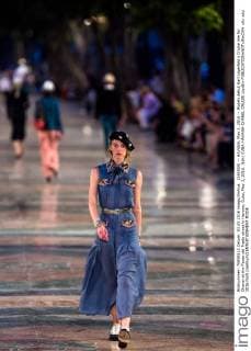(160504) -- HAVANA, May 3, 2016 -- Models debut Karl Lagerfeld s Cruise line for Chanel at the Paseo del Prado street in Havana, Cuba, May 3, 2016. )(dh) CUBA-HAVANA-CHANEL CRUISE LiuxBin 