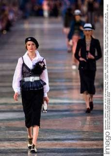(160504) -- HAVANA, May 3, 2016 -- Models debut Karl Lagerfeld s Cruise line for Chanel at the Paseo del Prado street in Havana, Cuba, May 3, 2016. )(dh) CUBA-HAVANA-CHANEL CRUISE LiuxBin 