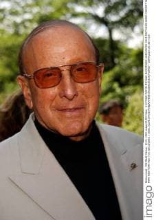 K32734AR MAYOR MICHAEL BLOOMBERG ANNOUNCES DAVE MATTHEWS BAND CONCERT IN CENTRAL PARK NEW YORK New York 09 12 2003. 2003..CLIVE DAVIS - ZUMAg115