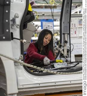 Fiat Chrysler Werk in Windsor, Kanada May 6, 2016 - Windsor, Ontario, U.S. - Windsor, Ontario Canada - Fiat Chrysler Automobiles Windsor Assembly Plant, where FCA is launching the 2017 Chrysler Pacifica. Workers at the plant are members of Unifor, the largest private sector union in Canada. Windsor U.S. - ZUMAw66_