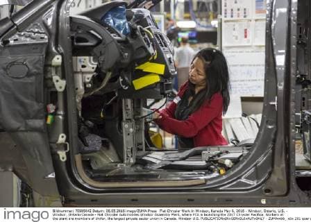 Fiat Chrysler Werk in Windsor, Kanada May 6, 2016 - Windsor, Ontario, U.S. - Windsor, Ontario Canada - Fiat Chrysler Automobiles Windsor Assembly Plant, where FCA is launching the 2017 Chrysler Pacifica. Workers at the plant are members of Unifor, the largest private sector union in Canada. Windsor U.S. - ZUMAw66_