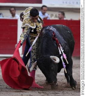 Spanish matador Paco Urena with his second bulls of the afternoon Apostador (524 kilograms) during the National Fair San Marcos in Aguascalientes, Mexico, 06 May 2016. National Fair San Marcos in Aguascalientes !ACHTUNG: NUR REDAKTIONELLE NUTZUNG!  MEX30 20160507-635981949058201078
