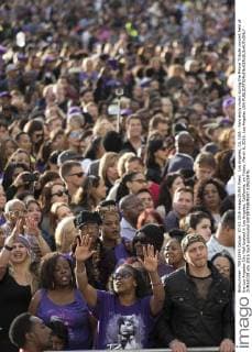 Los Angeles, CA, USA - Fans enjoy music during the Prince Tribute concert held at the Los Angeles City Hall located in Los Angeles, California, on Friday, March 6, 2016. Los Angeles USA - ZUMAh129