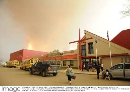 Evacuation begins at Father Patrick Mercredi Community High Schooll in Fort McMurray, Alberta. 04 05 2016 PANORAMIC GREGHALINDA 