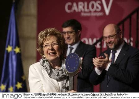 President of the European Parliament, Martin Schulz (R), and Speaker of the Spanish Lower House, Patxi Lopez (2L), look on as professor Sofia Corradi (L), promoter of the Erasmus program, receives the Carlos V European Award during a ceremony held on 09 May 2016 at the Yuste Monastery in Cuacos de Yuste, Spain. CARLOS V AWARDS !ACHTUNG: NUR REDAKTIONELLE NUTZUNG!  20160509-635983983042641662