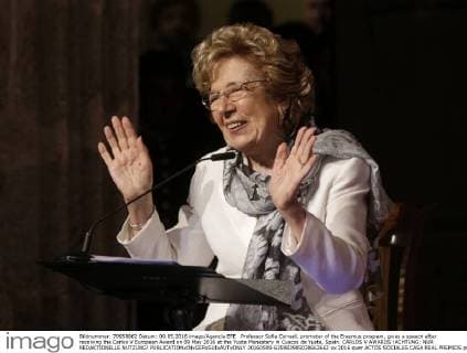 Professor Sofia Corradi, promoter of the Erasmus program, gives a speech after receiving the Carlos V European Award on 09 May 2016 at the Yuste Monastery in Cuacos de Yuste, Spain. CARLOS V AWARDS !ACHTUNG: NUR REDAKTIONELLE NUTZUNG!  20160509-635983985038663662