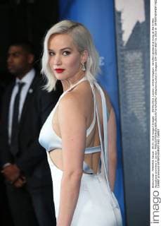 . 09 05 2016. London, United Kingdom. Jennifer Lawrence arriving at the X-Men Apocalypse premiere in London.  xStephenxLockx xi-Imagesx IIM-12619-0027