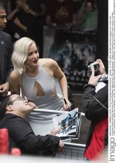 London, UK. 9 May 2016. Jennifer Lawrence interacts with X-Men fans. American actress Jennifer Lawrence (Raven Mystique) attends the X-Men: Apocalypse - Global Fan Screening at the BFI Imax cinema in London. X-Men: Apocalypse, Global Fan Screening, London, UK 
