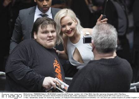 London, UK. 9 May 2016. Jennifer Lawrence interacts with X-Men fans. American actress Jennifer Lawrence (Raven Mystique) attends the X-Men: Apocalypse - Global Fan Screening at the BFI Imax cinema in London. X-Men: Apocalypse, Global Fan Screening, London, UK 