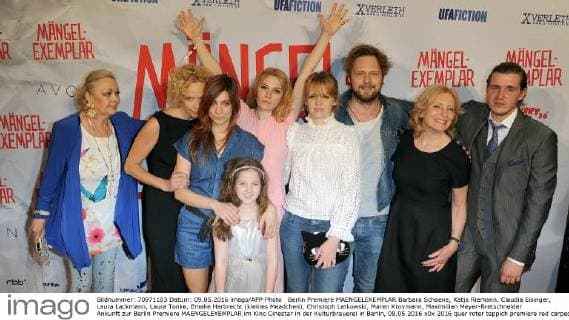 Berlin Premiere MAENGELEXEMPLAR Barbara Schoene, Katja Riemann, Claudia Eisinger, Laura Lackmann, Laura Tonke, Emelie Harbrecht (kleines Meadchen), Christoph Letkowski, Maren Kroymann, Maximilian Meyer-Bretschneider Ankunft zur Berlin Premiere MAENGELEXEMPLAR im Kino Cinestar in der Kulturbrauerei in Berlin, 09.05.2016