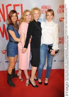 Berlin Premiere MAENGELEXEMPLAR Claudia Eisinger, Laura Lackmann, Katja Riemann, Laura Tonke Ankunft zur Berlin Premiere MAENGELEXEMPLAR im Kino Cinestar in der Kulturbrauerei in Berlin, 09.05.2016