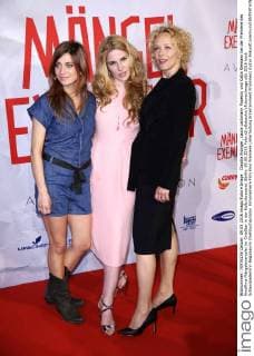 Claudia Eisinger, Laura Lackmann Popescu und Katja Riemann bei der Premiere des Kinofilms Mängelexemplar im CineStar in der Kulturbrauerei. Berlin, 09.05.2016 Foto:xS.xGabschx xFuturexImage