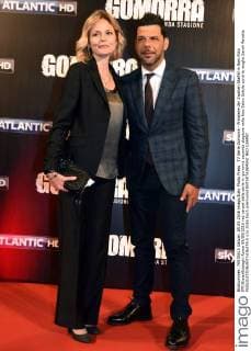 TV Serie Gomorra - Premiere der Zweiten Staffel in Rom Foto IPP GioiaxBotteghi Roma 09 05 2016 red carpet della serie tv gomorra seconda stagione nella foto Salvo Sottile conb la moglie Sarah Ravetto  0