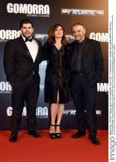 TV Serie Gomorra - Premiere der Zweiten Staffel in Rom Foto IPP GioiaxBotteghi Roma 09 05 2016 red carpet della serie tv gomorra seconda stagione nella foto: Maria Pia Calzone tra salvatore Esposito e Fortunato Cerlino  0