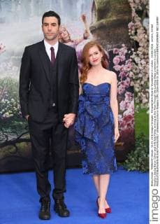 Filmpremiere Alice im Wunderland in London . 10 05 2016. London, United Kingdom.Sacha Baron Cohen and wife Isla Fisher arriving at the Alice Through the Looking Glass premiere in London.  xStephenxLockx xi-Imagesx IIM-12626-0006