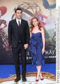Filmpremiere Alice im Wunderland in London . 10 05 2016. London, United Kingdom.Sacha Baron Cohen and wife Isla Fisher arriving at the Alice Through the Looking Glass premiere in London.  xStephenxLockx xi-Imagesx IIM-12626-0008