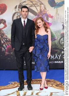 Filmpremiere Alice im Wunderland in London . 10 05 2016. London, United Kingdom.Sacha Baron Cohen and wife Isla Fisher arriving at the Alice Through the Looking Glass premiere in London.  xStephenxLockx xi-Imagesx IIM-12626-0009