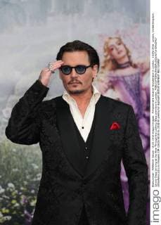 Filmpremiere Alice im Wunderland in London . 10 05 2016. London, United Kingdom . Johnny Depp arriving at the Alice Through the Looking Glass premiere in London.  xStephenxLockx xi-Imagesx IIM-12626-0018