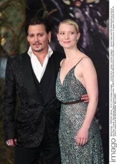 . 10 05 2016. London, United Kingdom . Johnny Depp and Mia Wasikowska arriving at the Alice Through the Looking Glass premiere in London.  xStephenxLockx xi-Imagesx IIM-12626-0033