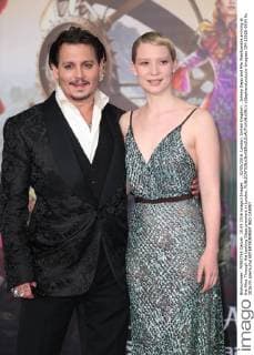 . 10 05 2016. London, United Kingdom . Johnny Depp and Mia Wasikowska arriving at the Alice Through the Looking Glass premiere in London.  xStephenxLockx xi-Imagesx IIM-12626-0034