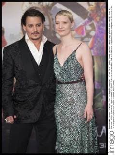 . 10 05 2016. London, United Kingdom. Johnny Depp and Mia Wasikowska arriving at the Alice Through the Looking Glass premiere in London.  xStephenxLockx xi-Imagesx IIM-12626-0057