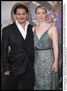 . 10 05 2016. London, United Kingdom. Johnny Depp and Mia Wasikowska arriving at the Alice Through the Looking Glass premiere in London.  xStephenxLockx xi-Imagesx IIM-12626-0059
