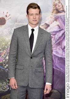 Edward Speleers bei der Premiere des Kinofilms Alice Through the Looking Glass Alice im Wunderland: Hinter den Spiegeln im Odeon Leicester Square. London, 10.05.2016 Edward Speleers  Foto:xS.xVasx xFuturexImage