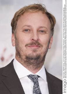 James Bobin bei der Premiere des Kinofilms Alice Through the Looking Glass Alice im Wunderland: Hinter den Spiegeln im Odeon Leicester Square. London, 10.05.2016 James Bobin  Foto:xS.xVasx xFuturexImage