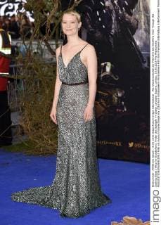 Mia Wasikowska bei der Premiere des Kinofilms Alice Through the Looking Glass Alice im Wunderland: Hinter den Spiegeln im Odeon Leicester Square. London, 10.05.2016 Mia Wasikowska  Foto:xS.xVasx xFuturexImage