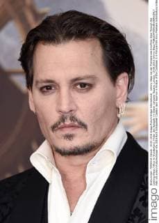 Johnny Depp bei der Premiere des Kinofilms Alice Through the Looking Glass Alice im Wunderland: Hinter den Spiegeln im Odeon Leicester Square. London, 10.05.2016 Johnny Depp  Foto:xS.xVasx xFuturexImage