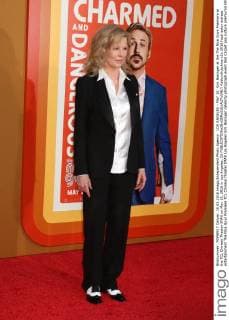 LOS ANGELES - MAY 10: Kim Basinger at the The Nice Guys Premiere at the TCL Chinese Theater IMAX on May 10, 2016 in Los Angeles, CA  KathyxHutchins