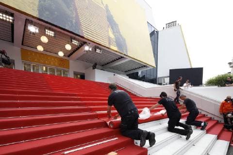 Bilder des Tages Der rote Teppich wird ausgerollt - Festival de Cannes - Vorbereitung Festival Cannes 2016, 69. festival, 11 - 22 mai 2016 - Palais des festivals ELEBRITES : Preparatifs pour le Festival de Cannes 2016 - 10 05 2016 LoicThebaud Panoramic 