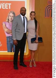 LOS ANGELES - MAY 10: Derek Fisher, Gloria Govan at the The Nice Guys Premiere at the TCL Chinese Theater IMAX on May 10, 2016 in Los Angeles, CA  KathyxHutchins