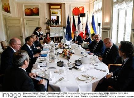 Ukraine-Konflikt: AuÃŸenminister beraten in Berlin BERLIN, GERMANY. MAY 11, 2016. Russia s minister of foreign affairs Sergei Lavrov (3rd L), France s minister of foreign affairs Jean-Marc Ayrault (4th L), Germany s federal minister for foreign affairs Frank Walter Steinmeier (3rd R), and Ukraine s minister of foreign affairs Pavel Klimkin (4th R), at a Normandy Four meeting to discuss the situation in east Ukraine. Alexander Shcherbak TASS  TS02278E